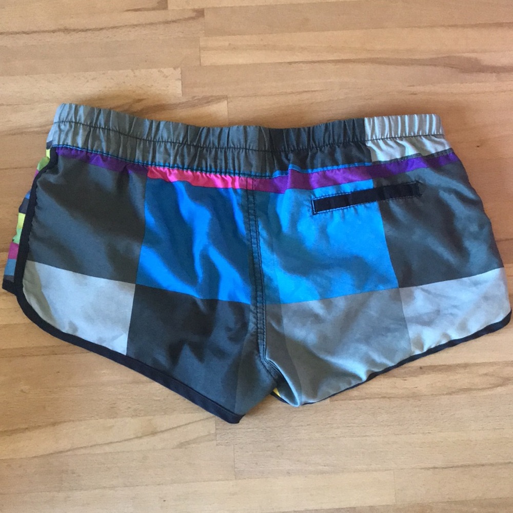 Hurley athletic Shorts - Picture 2 of 3